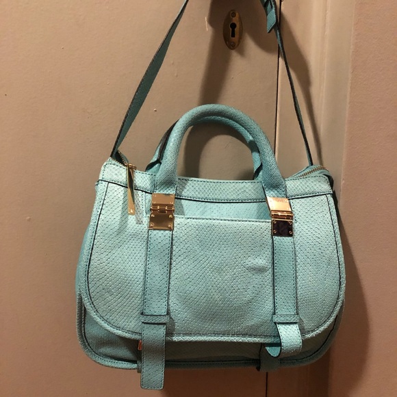 NWT Vince Signature Lt.blue/turquoise embossed Anna snakeskin handbag with strap - Picture 3 of 9